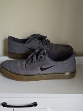 Nike Gray SB Skate Low-Top Sneakers with Black Swoosh Size 11.5